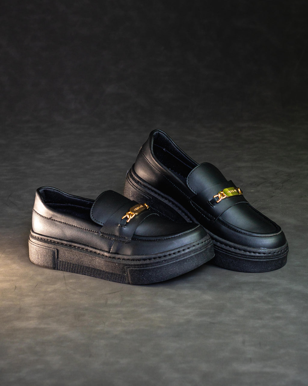 RoyalStep – Mocasines Clásicos con Detalle Metálico